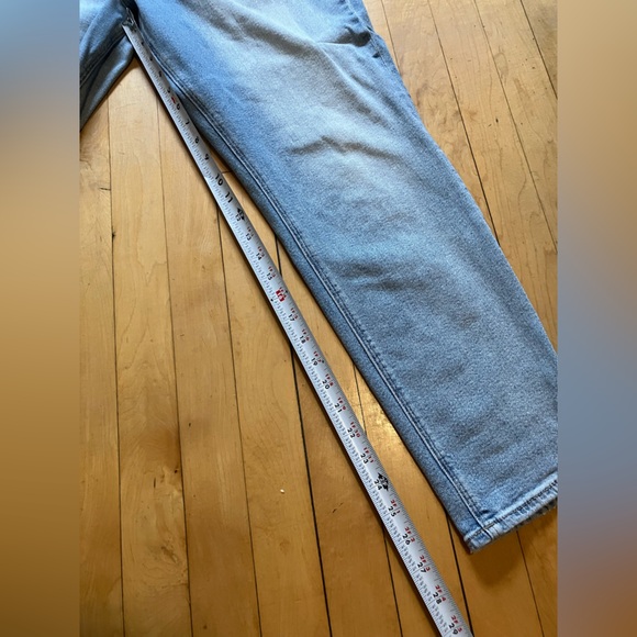 American Eagle Outfitters Curvy Mom Jeans - Picture 11 of 12